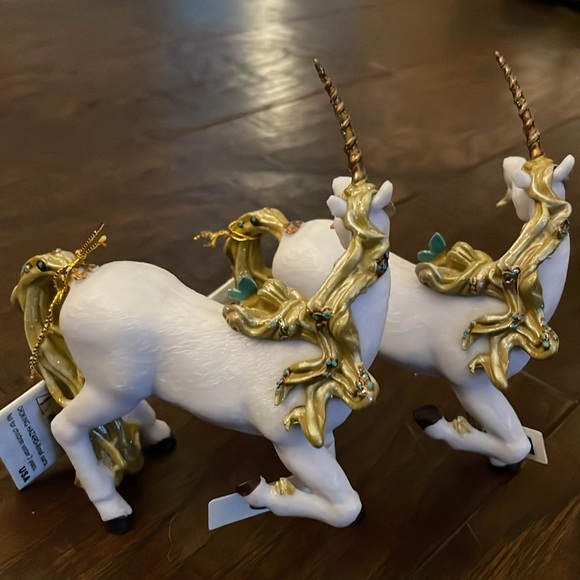 Papo Unicorn with butterfly (gold) - set of 2 - Picture 2 of 4